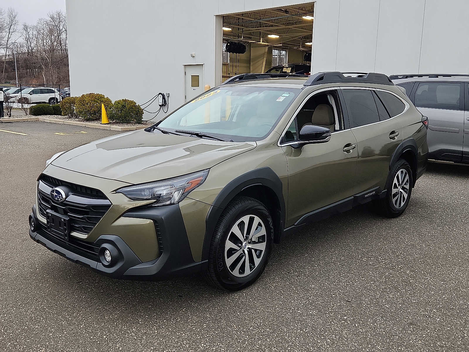 Used 2023 Subaru Outback Premium image 3