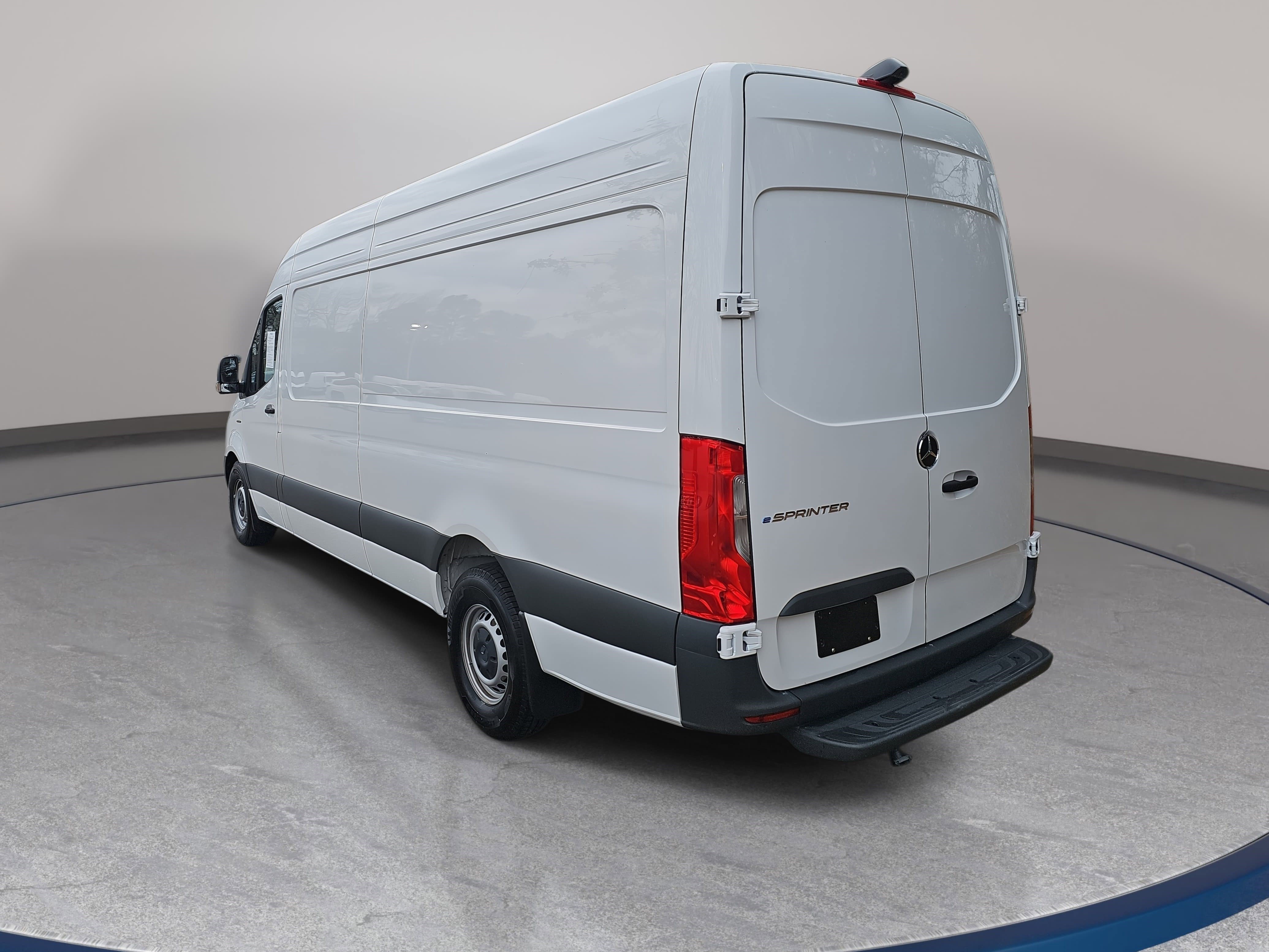 Used 2024 Mercedes-Benz eSprinter 170 Cargo image 7