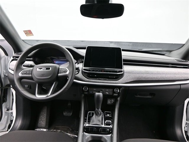 Used 2025 Jeep Compass Sport image 17