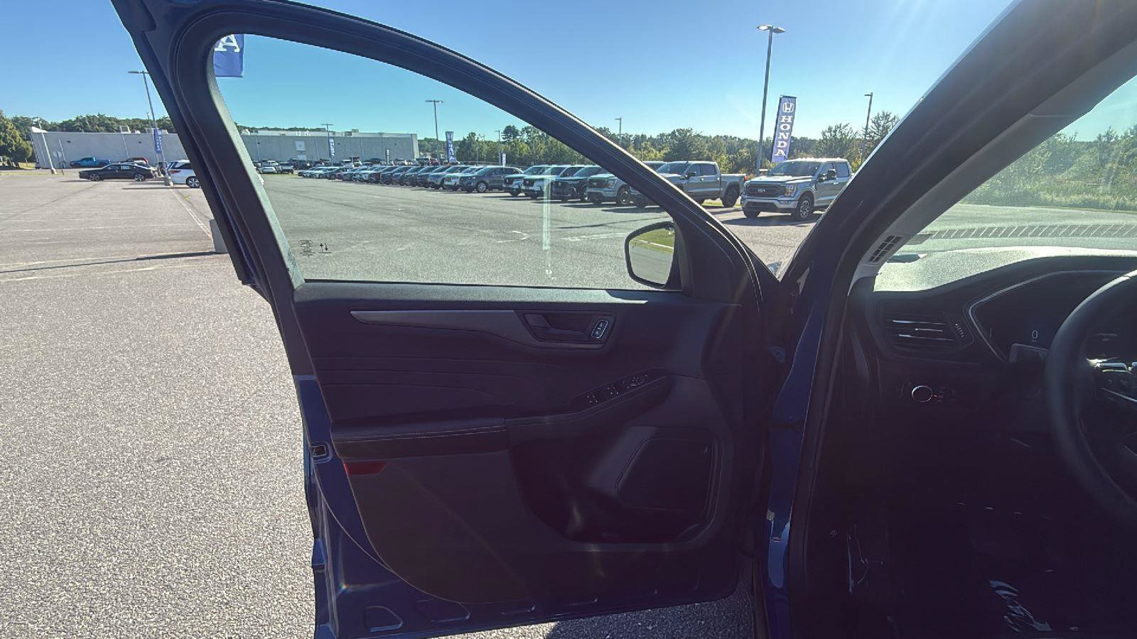 Used 2023 Ford Escape Active AWD/4WD image 24