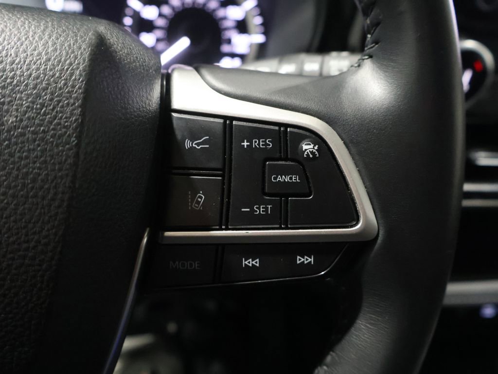 Used 2024 Toyota Highlander LE image 34