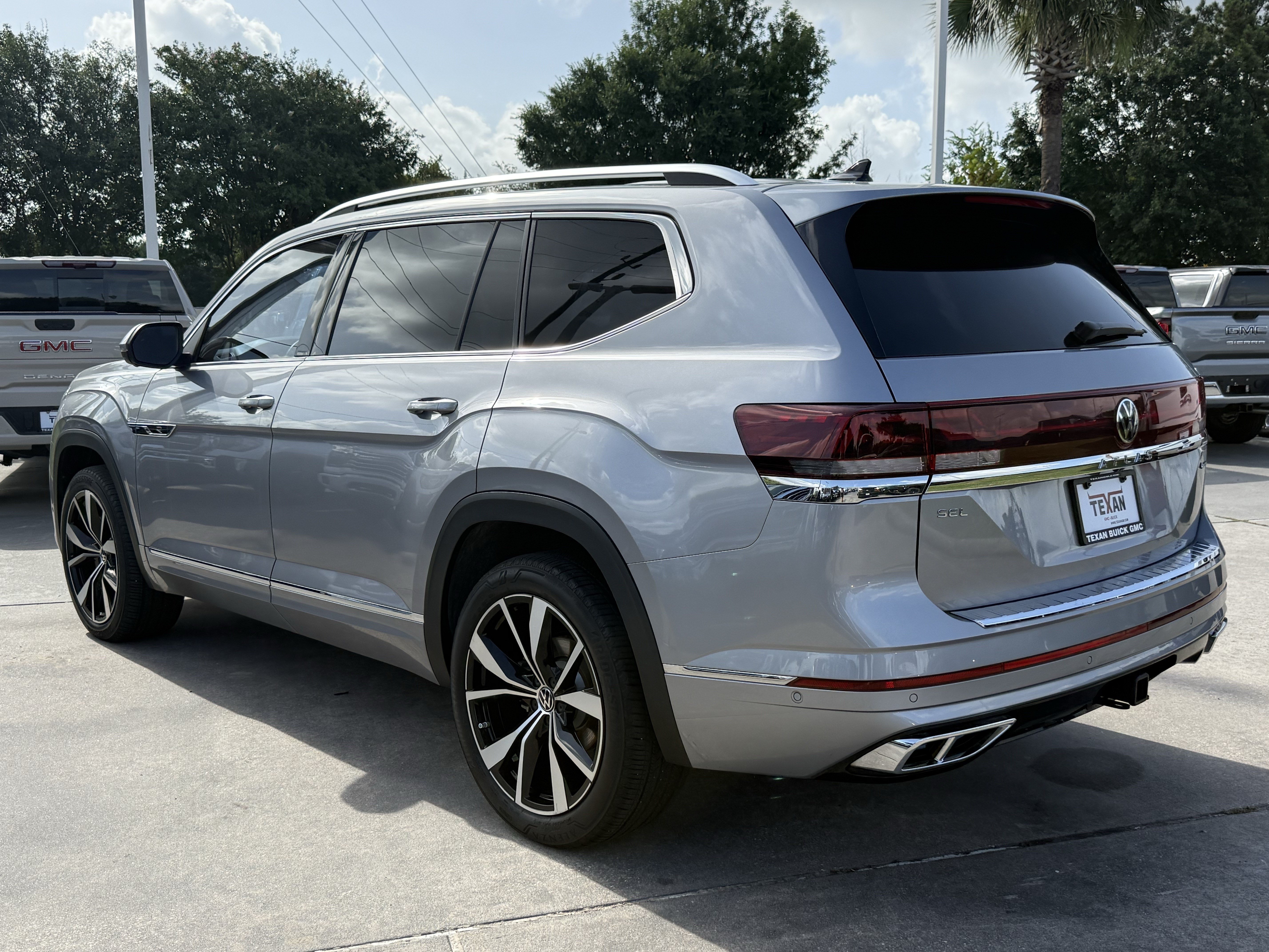 Used 2024 Volkswagen Atlas SEL Premium R-Line AWD/4WD image 7