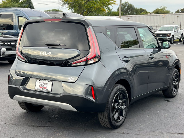 Used 2025 Kia Soul LX w/ LX Technology Package FWD image 35