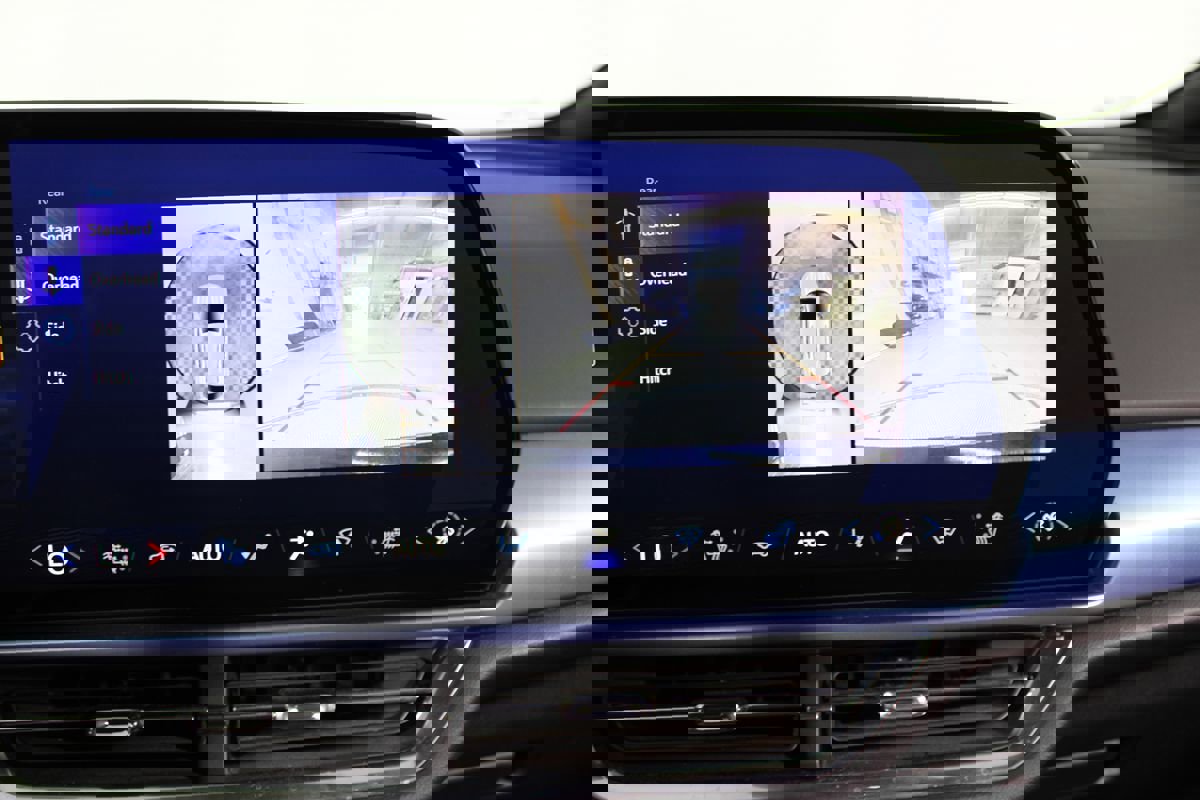 Used 2024 Chevrolet Equinox EV LT image 17