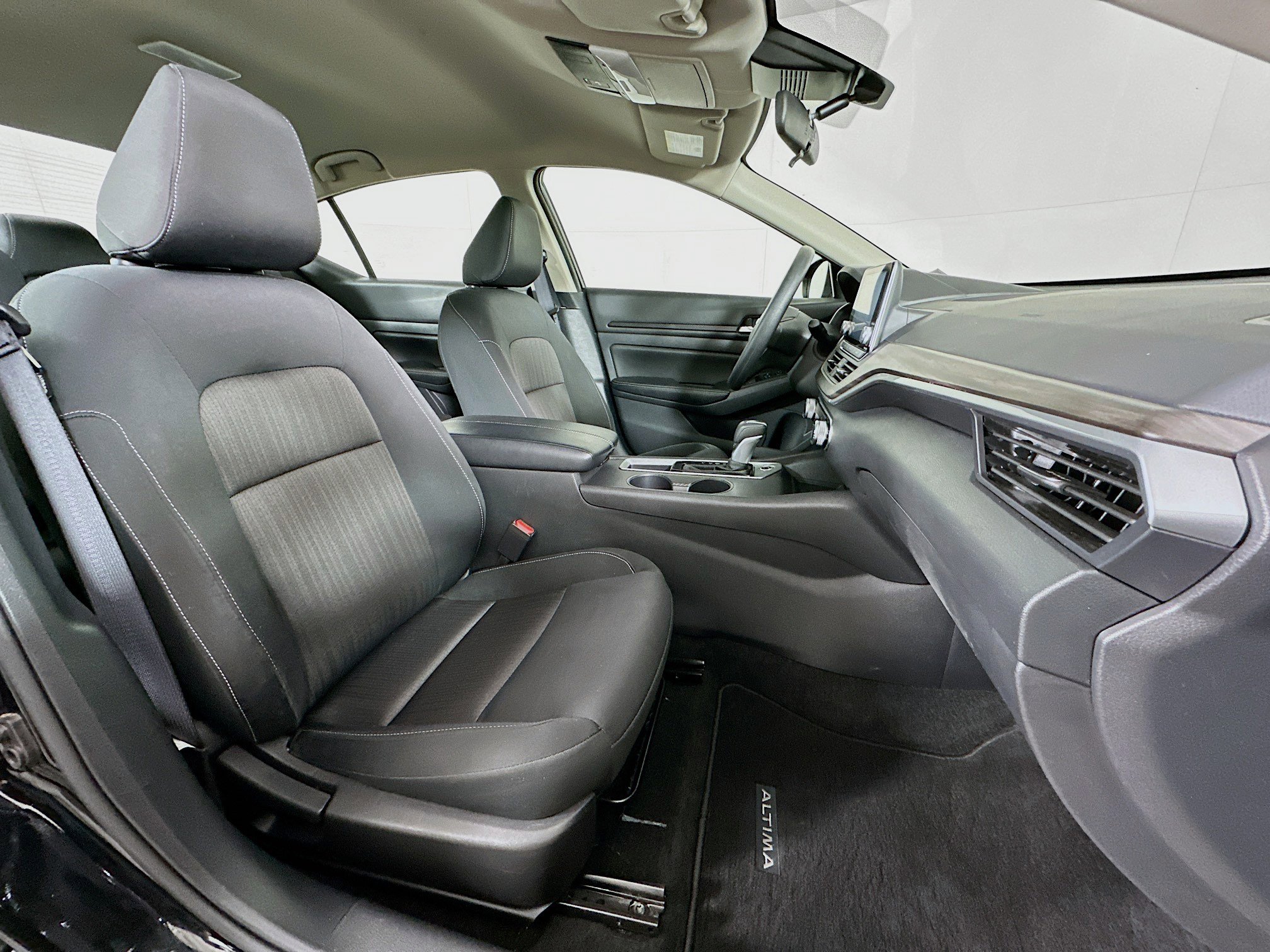 Used 2025 Nissan Altima 2.5 SV image 29