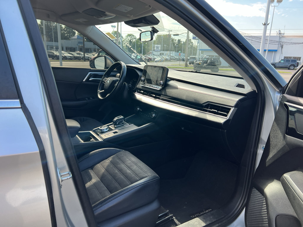 Used 2022 Mitsubishi Outlander SEL Black Edition FWD image 13