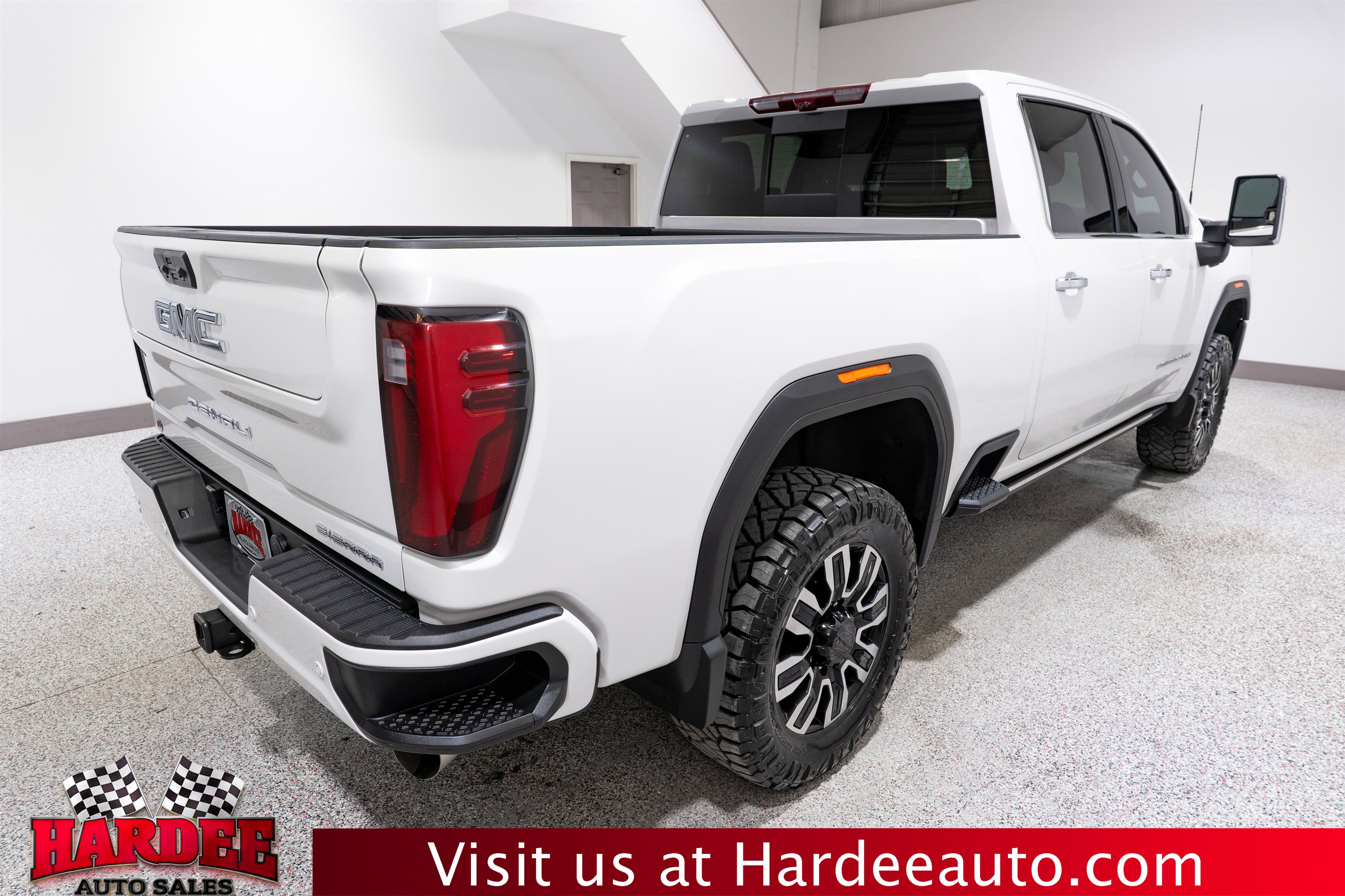 Used 2024 GMC Sierra 2500 Denali Ultimate AWD/4WD image 5