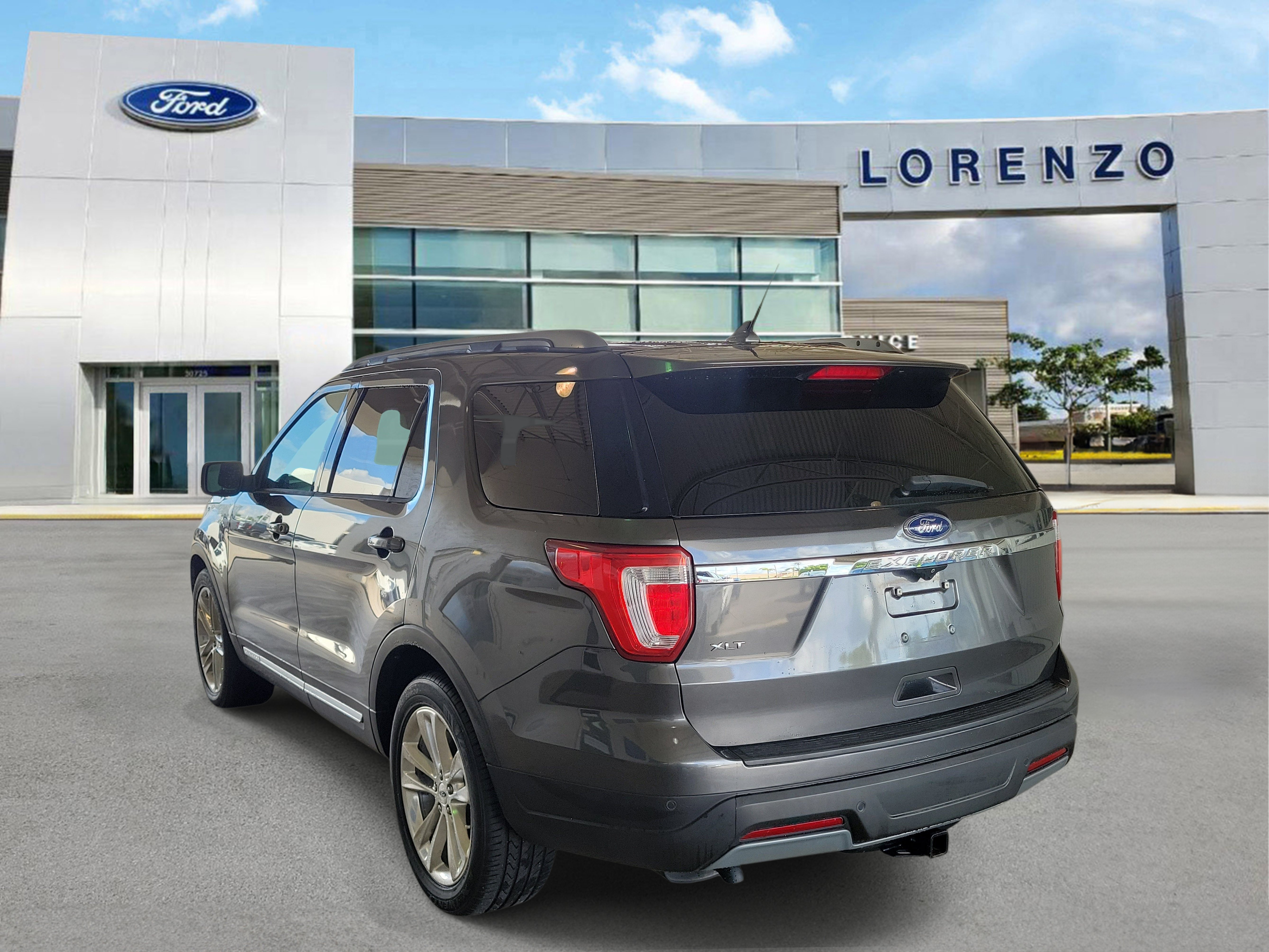 Used 2019 Ford Explorer XLT w/ Equipment Group 202A FWD image 7