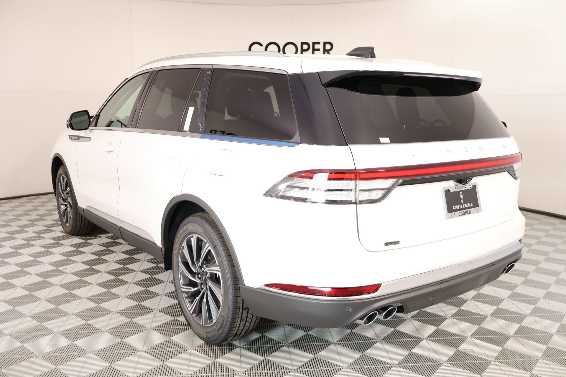 New 2026 Lincoln Aviator AWD image 24