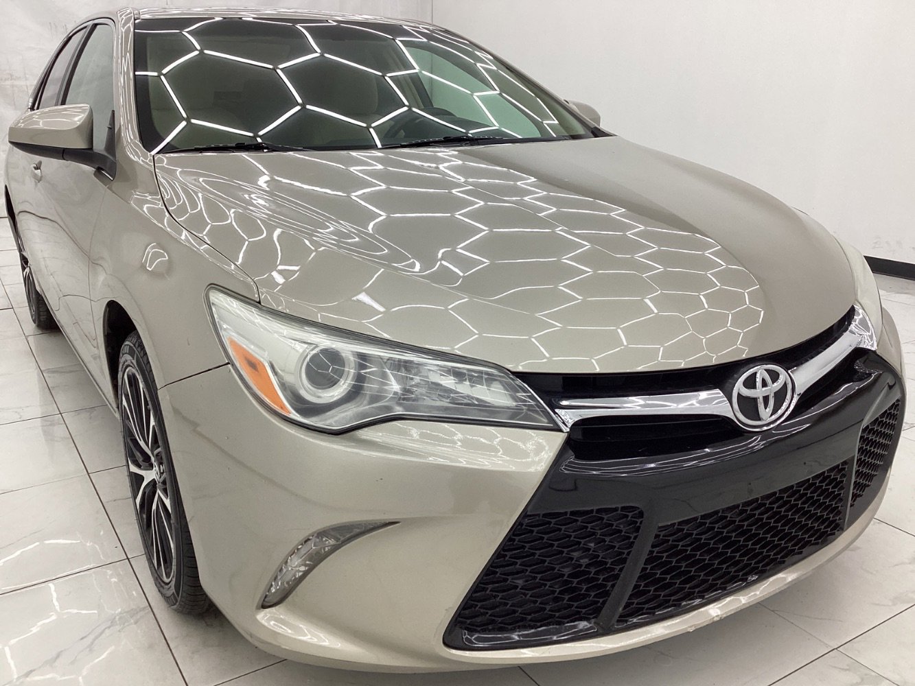 Used 2015 Toyota Camry LE FWD image 3