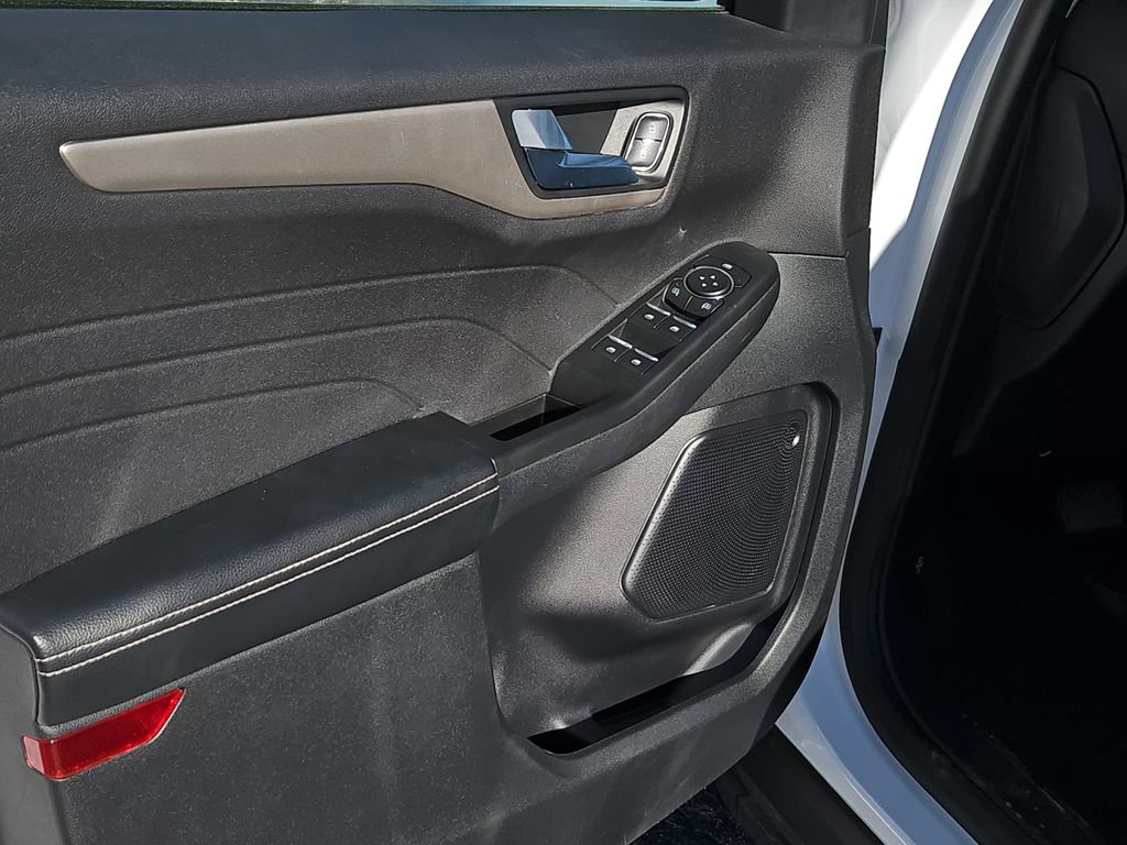 Used 2022 Ford Escape SEL image 18