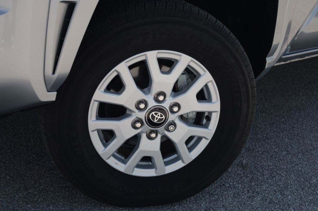 Used 2024 Toyota Tacoma SR5 AWD/4WD image 21