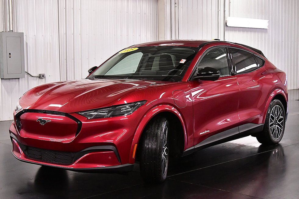 Used 2025 Ford Mustang Mach-E Premium image 3