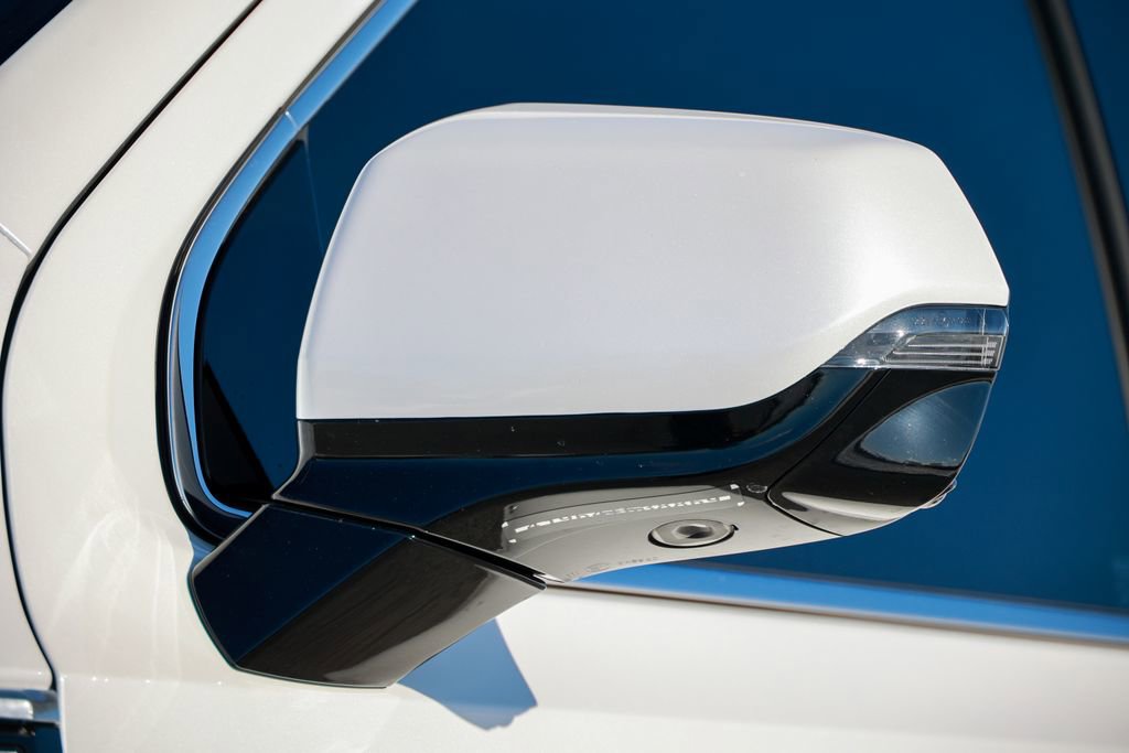 Used 2024 GMC Yukon XL Denali w/ Advanced Technology Package image 28