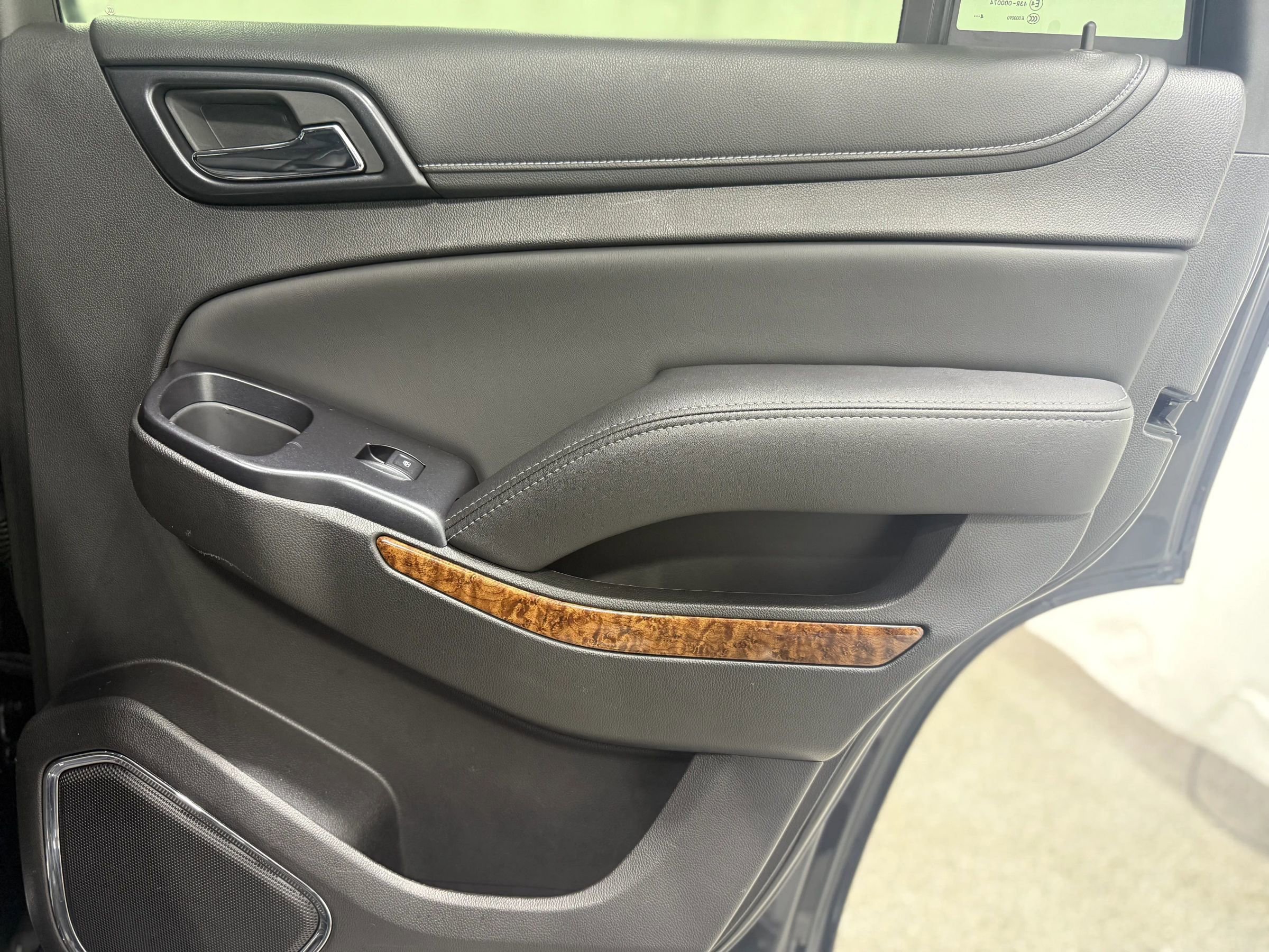 Used 2015 Chevrolet Tahoe LTZ image 29