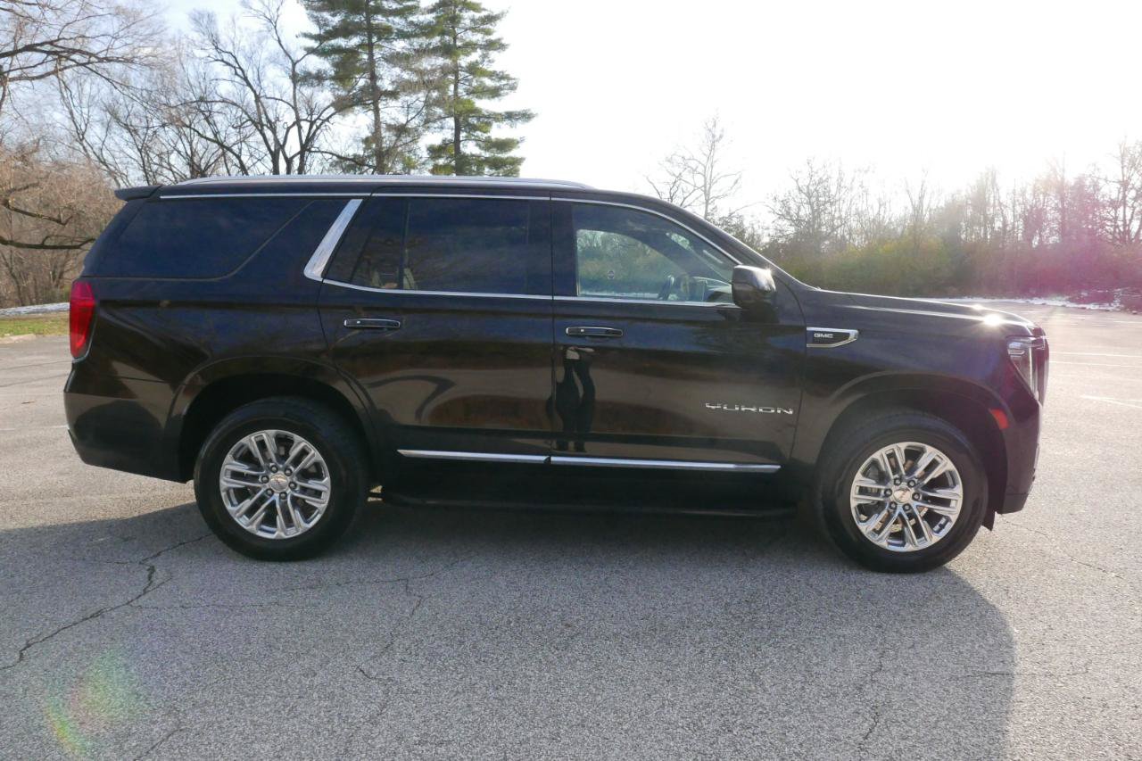 Used 2022 GMC Yukon SLT w/ SLT Premium Package AWD/4WD image 5