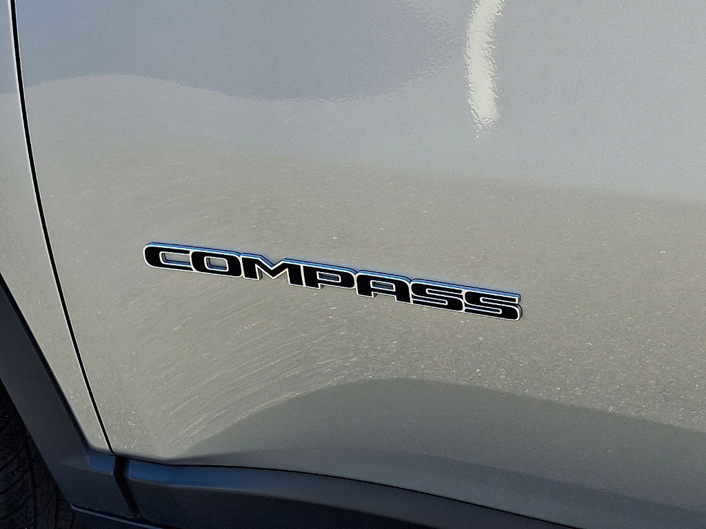 Used 2023 Jeep Compass Latitude AWD/4WD image 19
