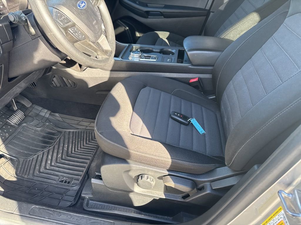 Used 2021 Ford Edge SE image 18