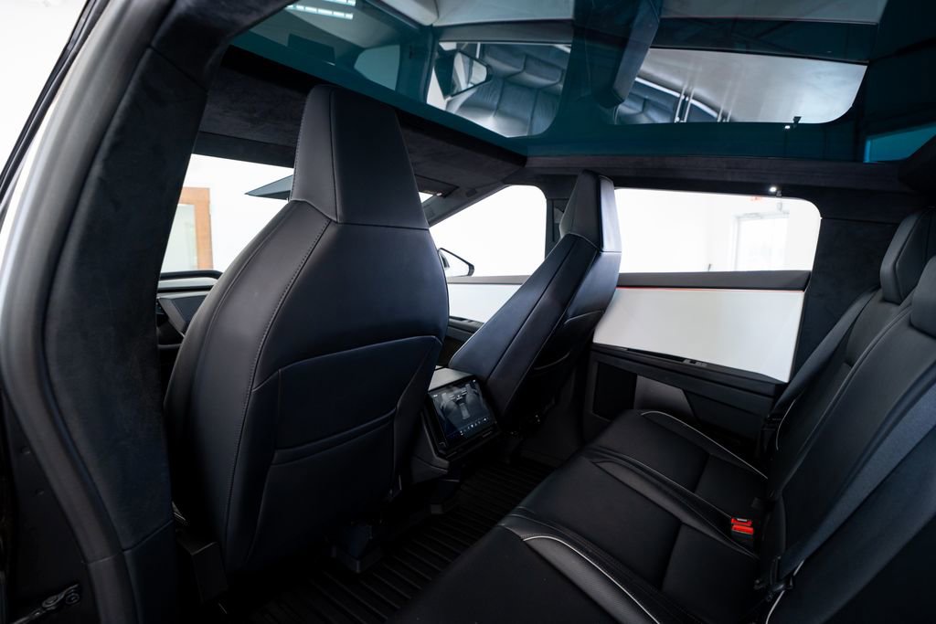 Used 2024 Tesla Cybertruck AWD Crew Cab image 32