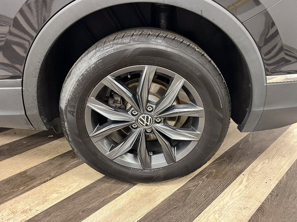 Used 2022 Volkswagen Tiguan SE w/ Panoramic Sunroof Package image 18