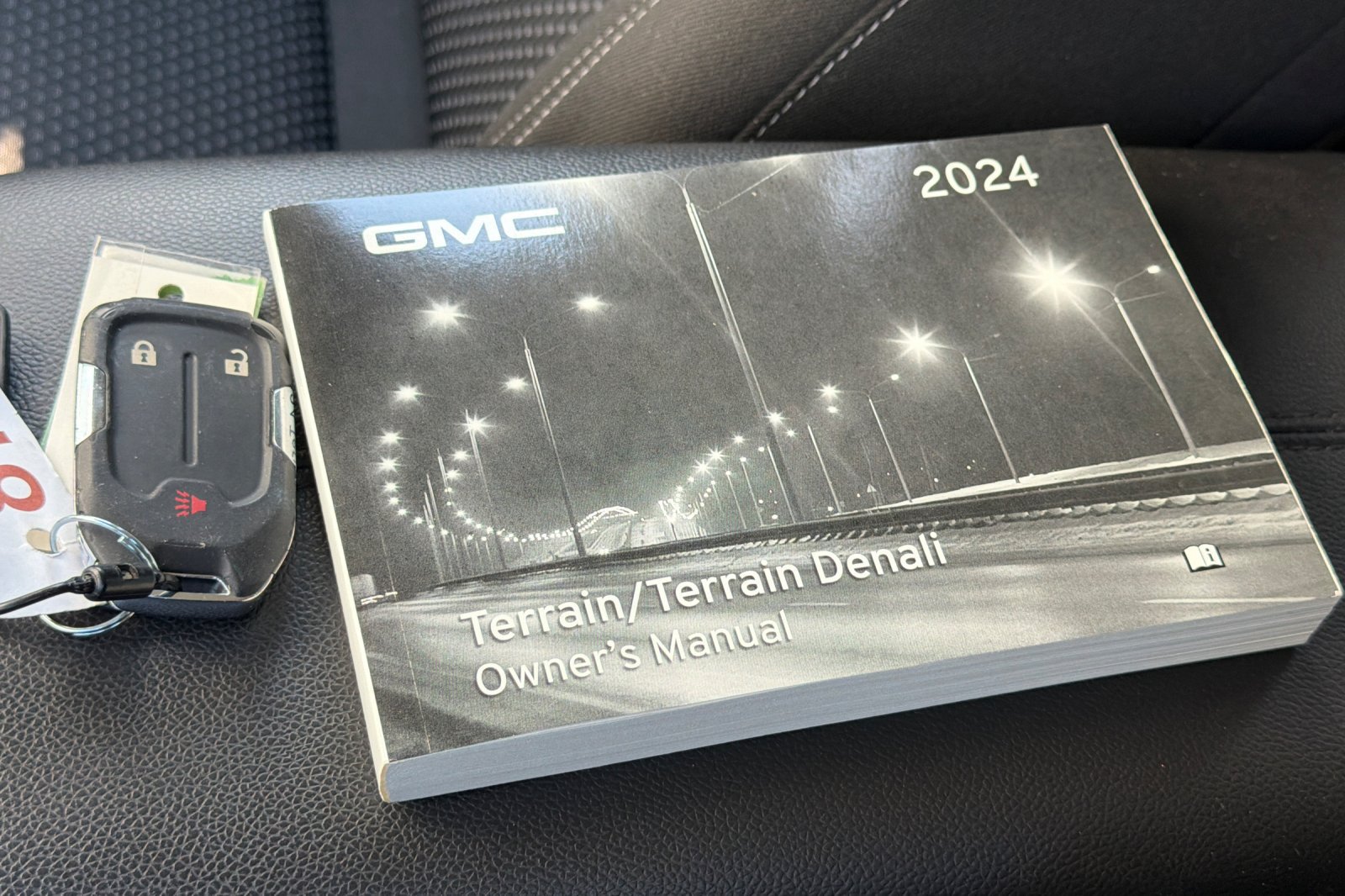 Used 2024 GMC Terrain SLE FWD image 11