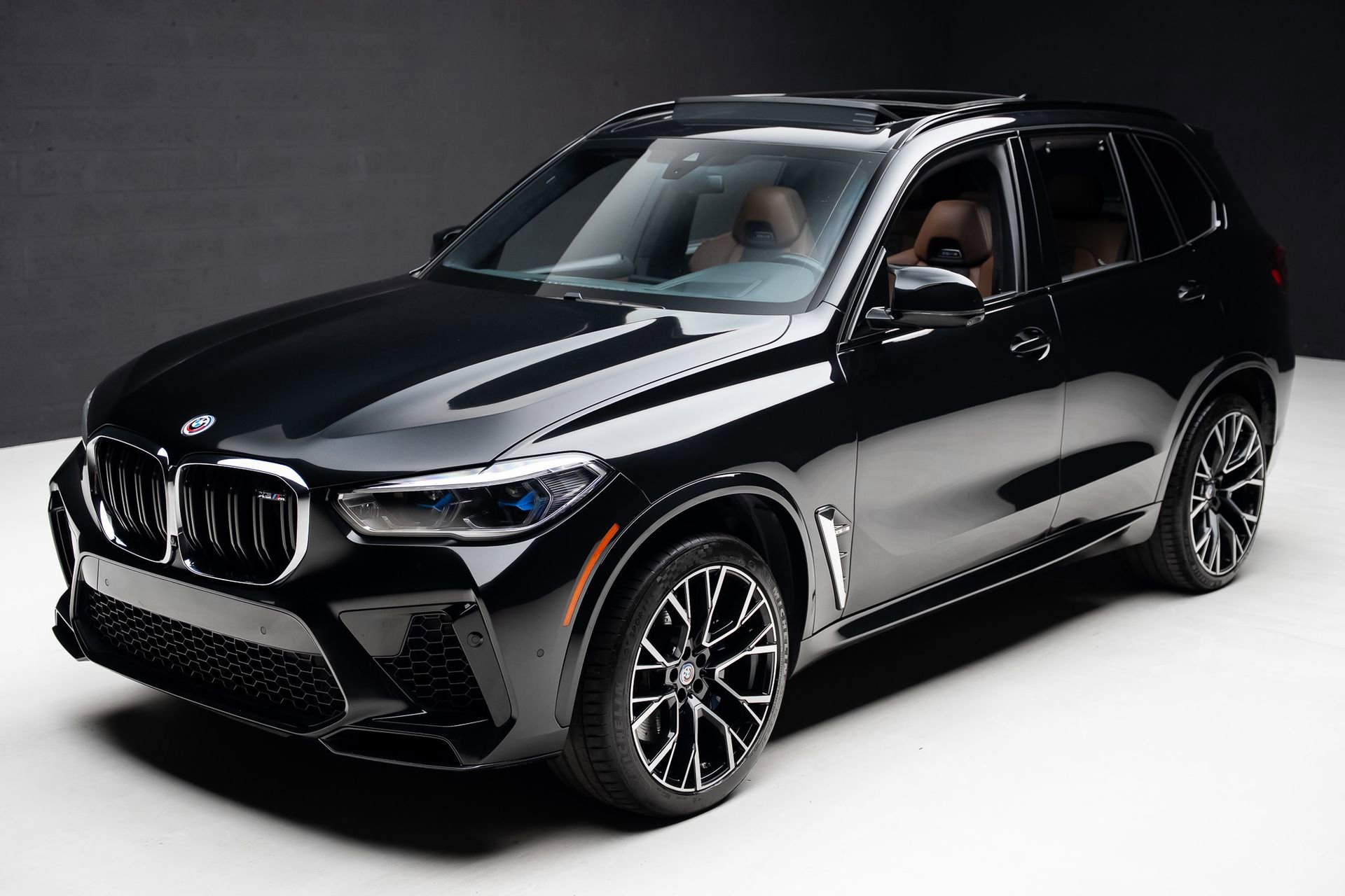 Used 2022 BMW X5 M w/ Executive Package AWD/4WD image 5