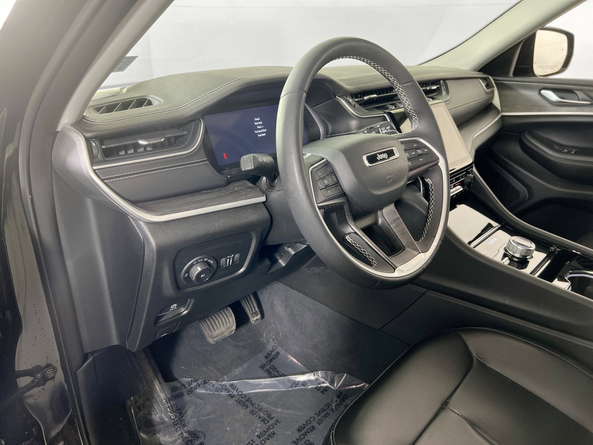 Used 2023 Jeep Grand Cherokee Limited AWD/4WD image 9
