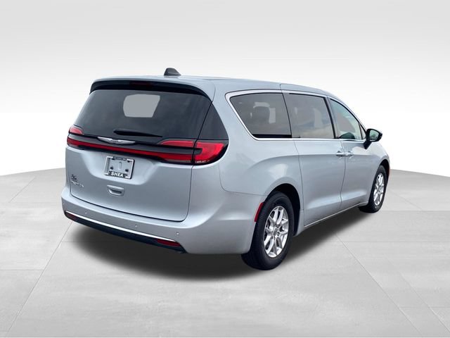 Used 2024 Chrysler Pacifica Touring-L FWD image 3