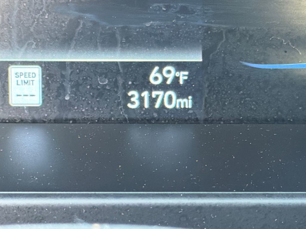 Used 2025 Hyundai Elantra Sport w/ Cargo Package image 27