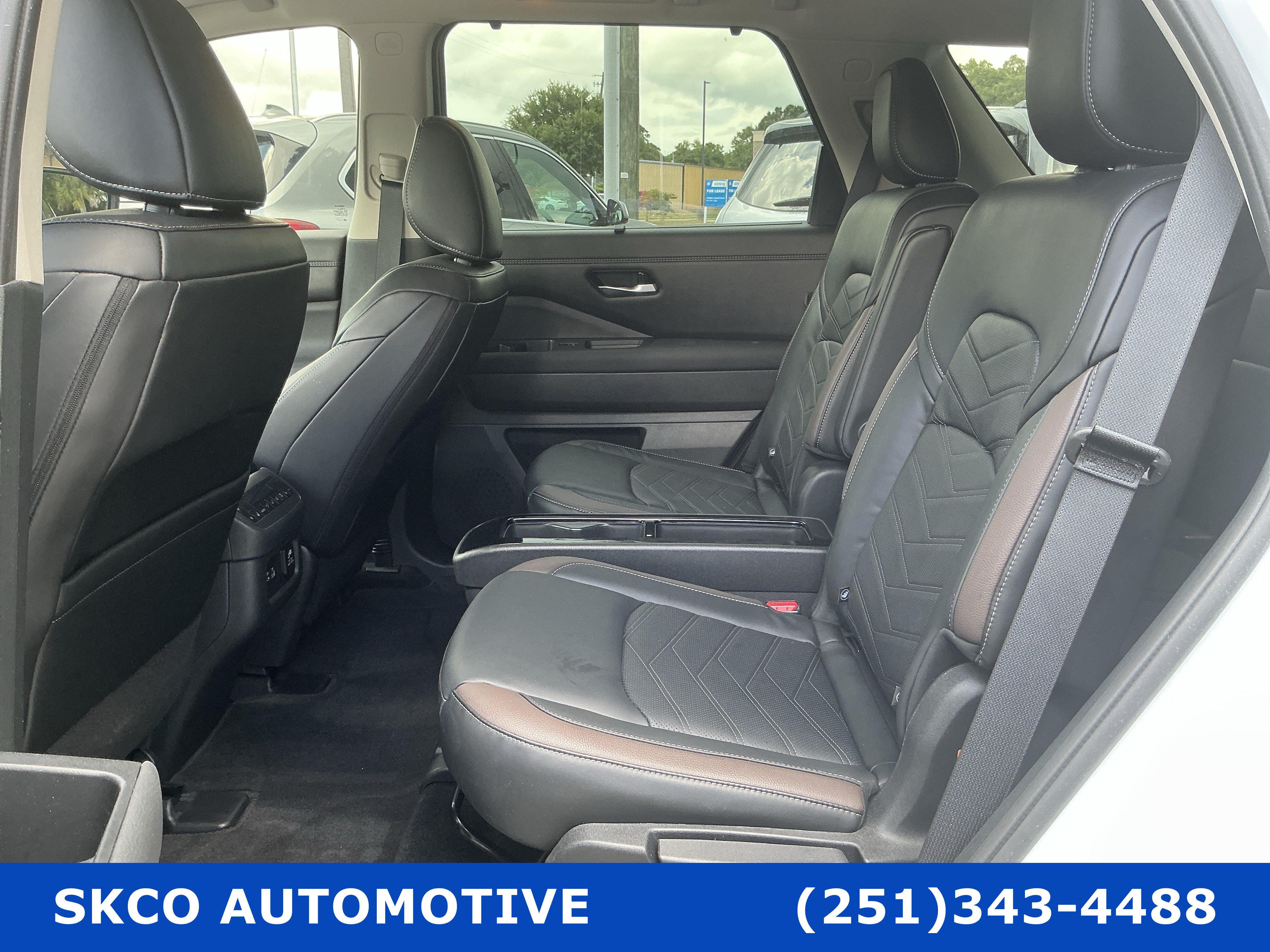 Used 2025 Nissan Pathfinder Platinum FWD image 14