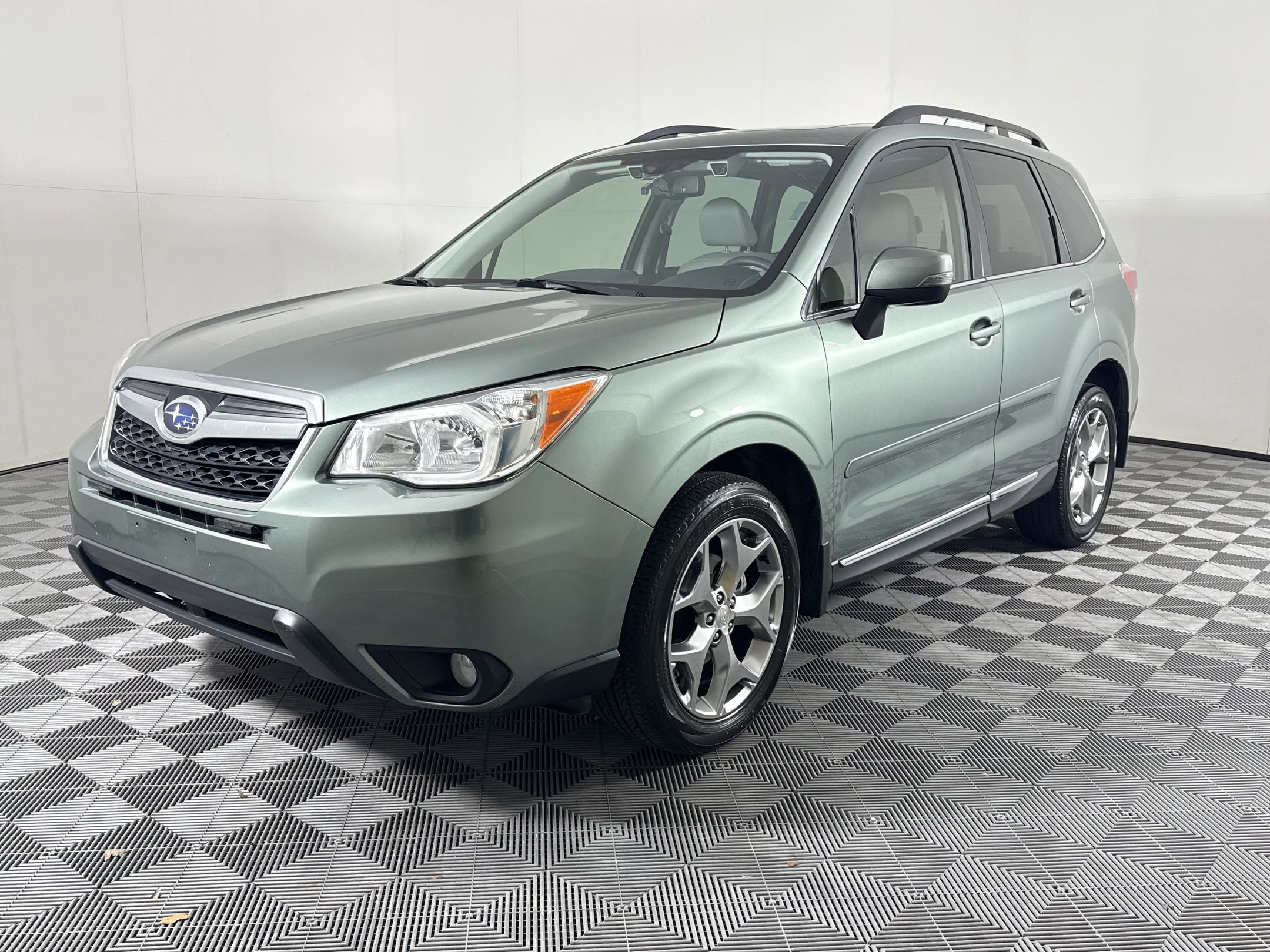 Used 2015 Subaru Forester 2.5i Touring w/ Eyesight & Navigation System AWD/4WD image 1