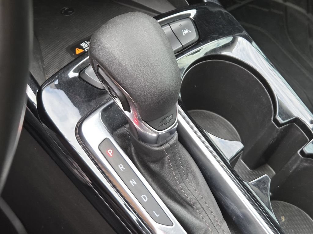 Used 2025 Chevrolet Trax ACTIV w/ Sunroof Package FWD image 28