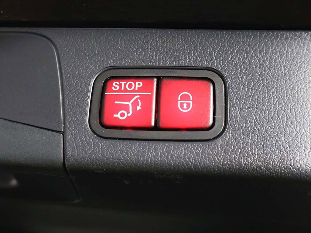 Used 2025 Mercedes-Benz GLB 250 4MATIC image 20