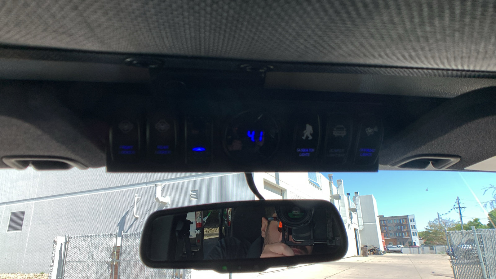 Used 2015 Jeep Wrangler Unlimited Sahara w/ Connectivity Group AWD/4WD image 16