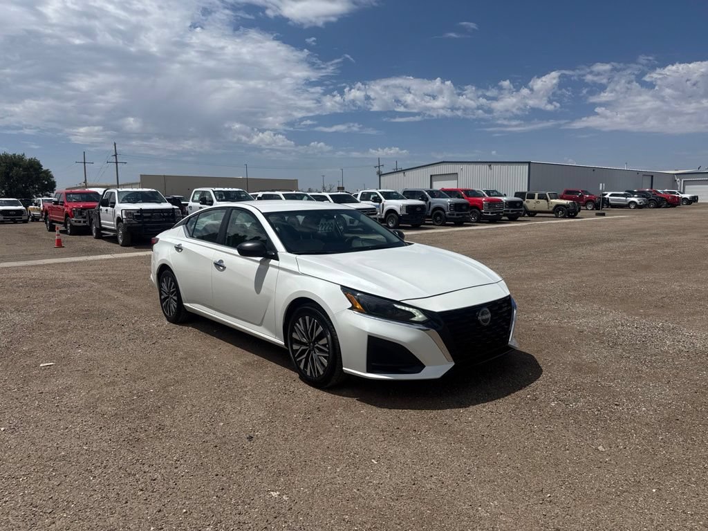 Used 2025 Nissan Altima 2.5 SV FWD image 8
