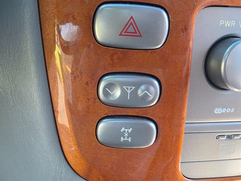 Used 2004 Lexus LX 470 4WD image 49