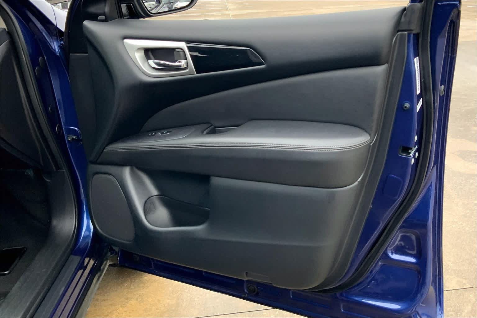 Used 2020 Nissan Pathfinder SV FWD image 20
