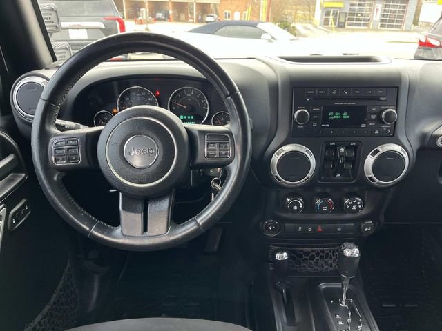 Used 2016 Jeep Wrangler Unlimited Sahara w/ Connectivity Group image 10