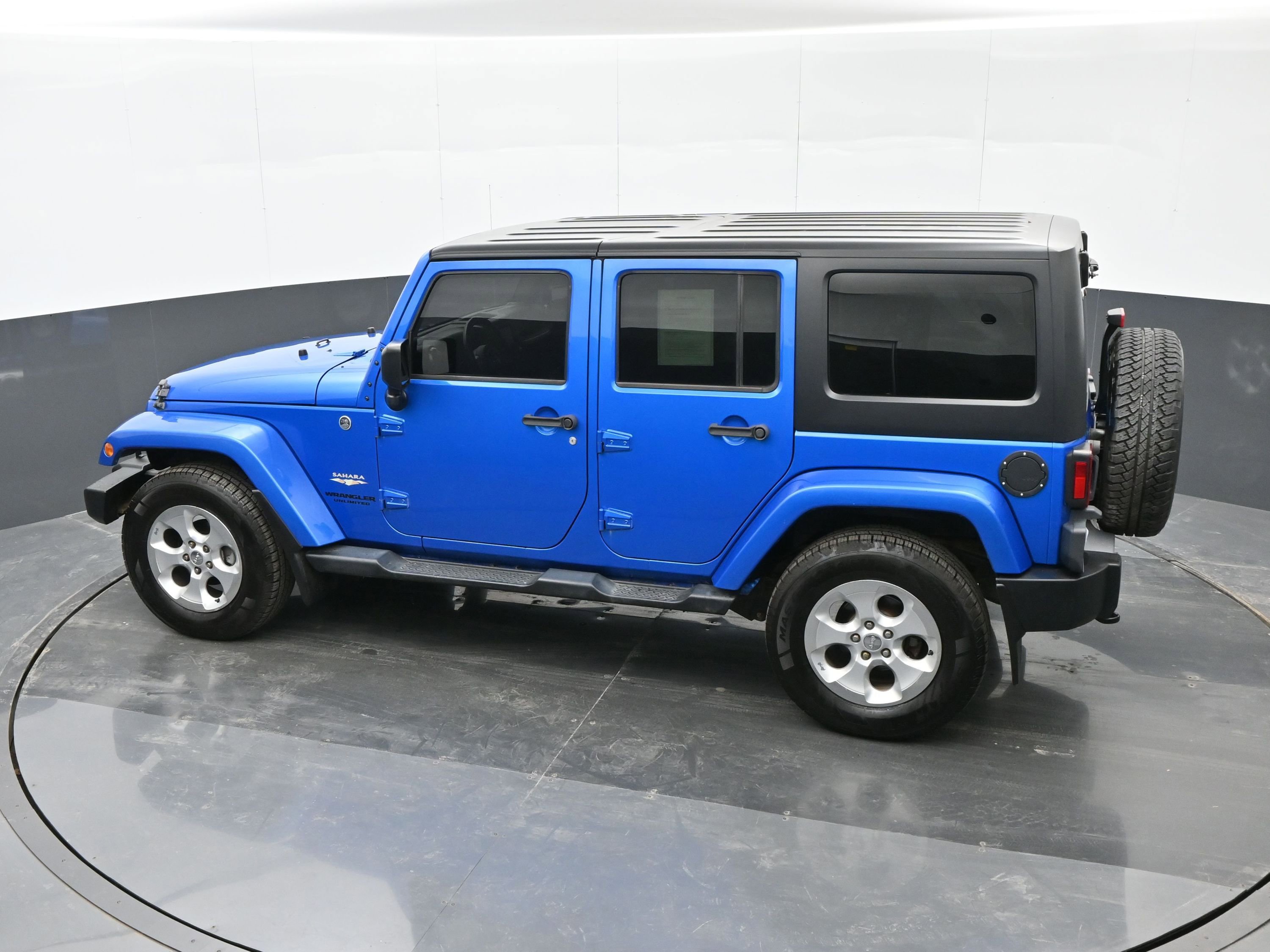 Used 2015 Jeep Wrangler Unlimited Sahara image 28