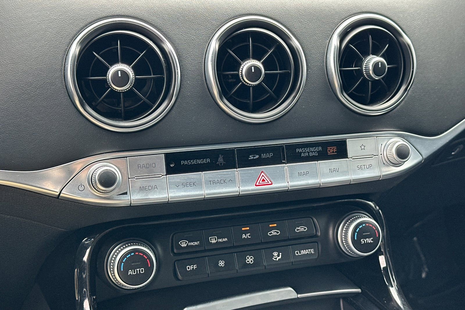 Used 2018 Kia Stinger GT2 RWD image 17
