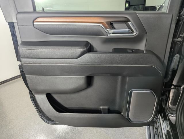 Used 2024 GMC Sierra 3500 Denali w/ Technology Package image 15