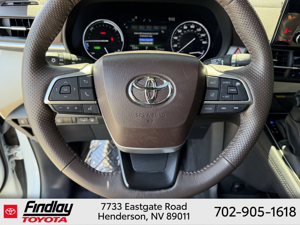 Certified 2024 Toyota Sienna Platinum AWD/4WD image 22