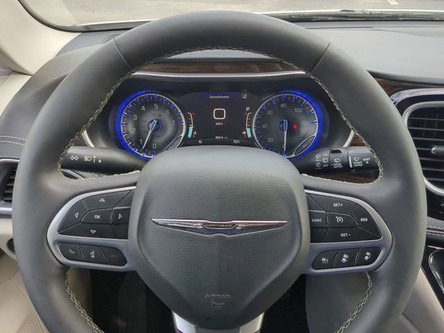Used 2024 Chrysler Pacifica Limited image 35