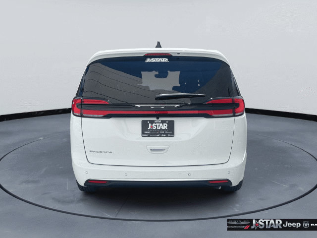New 2027 Chrysler Pacifica Select w/ Family Tech Group FWD image 4