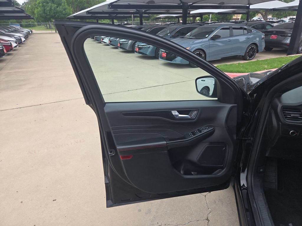 Used 2025 Ford Escape ST-Line AWD/4WD image 12