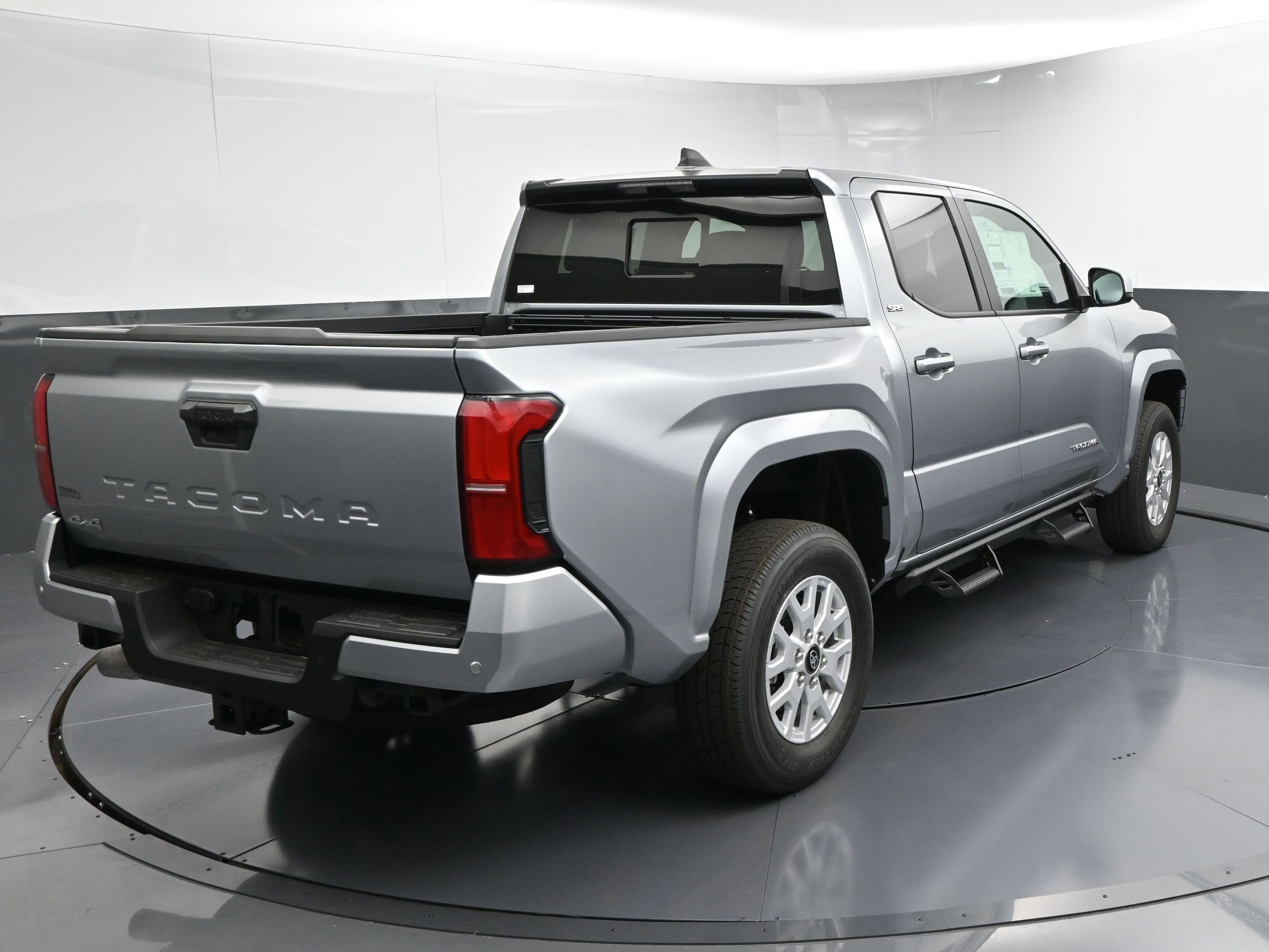Used 2024 Toyota Tacoma SR5 w/ SR5 Upgrade Package image 8