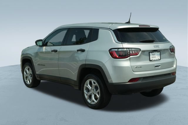 Used 2024 Jeep Compass Sport AWD/4WD image 6