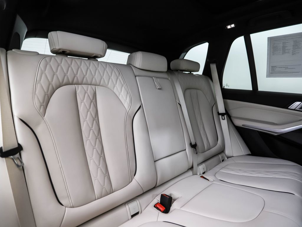 Certified 2024 BMW X5 xDrive40i w/ Premium Package image 28