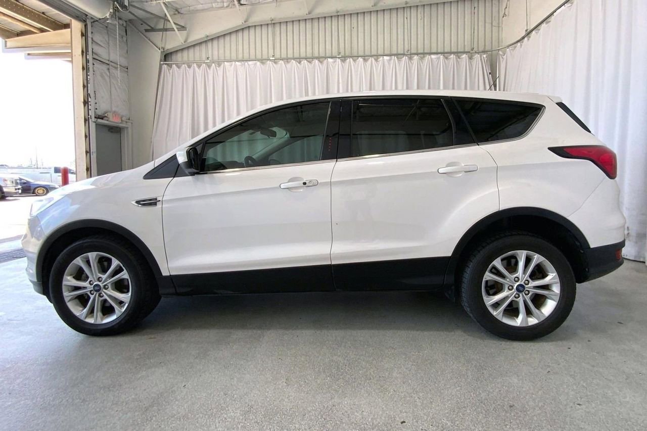 Used 2019 Ford Escape SE image 26