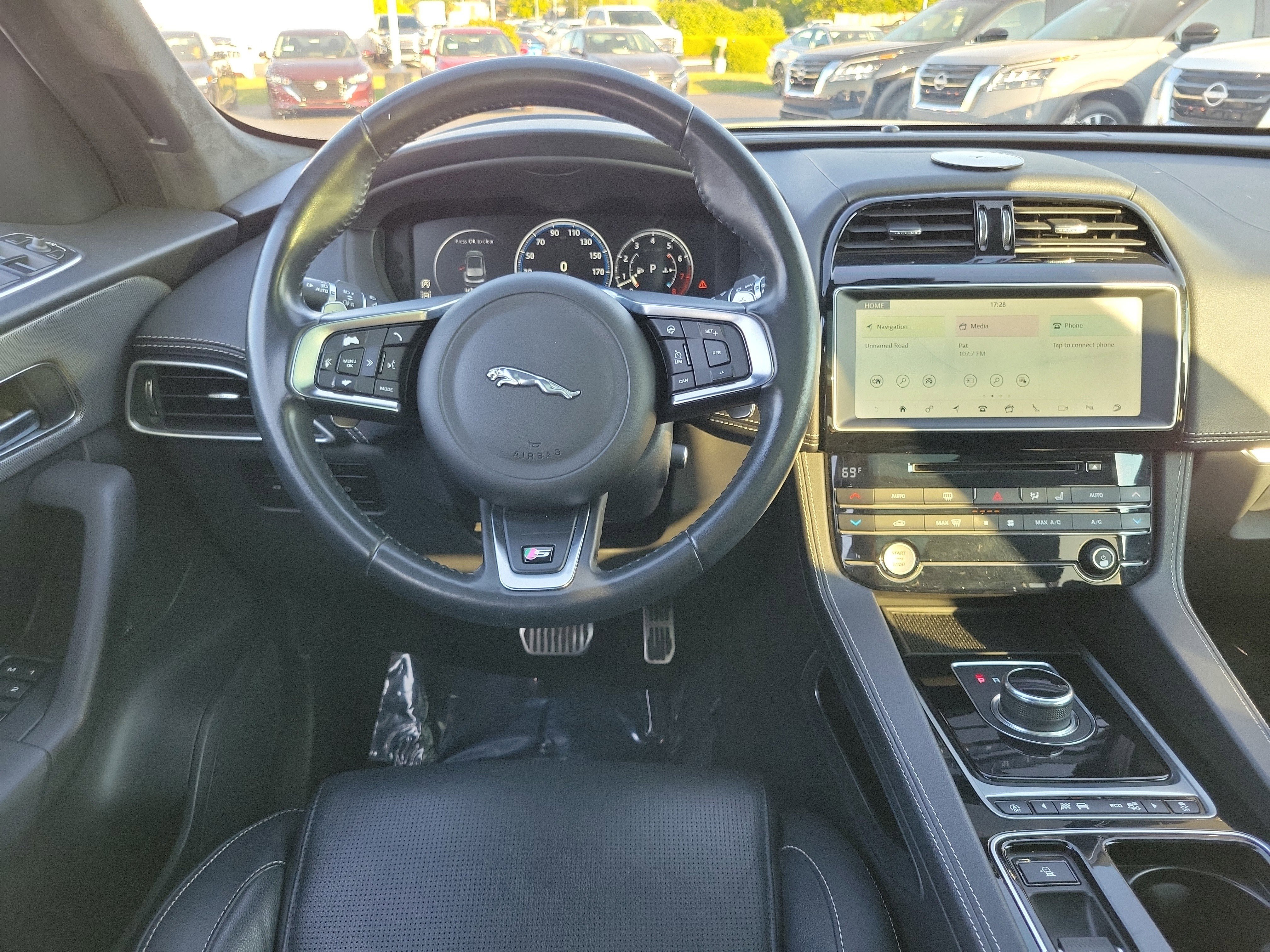 Used 2018 Jaguar F-PACE S image 10
